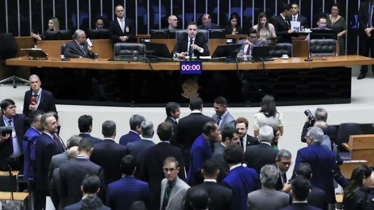 Com análise de veto adiada, haverá ‘saidinha’ de presos no Dia das Mães
