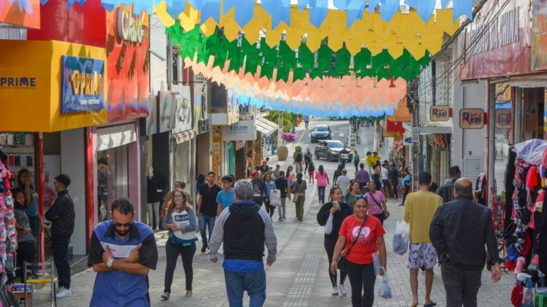 funcionamento comércio vitoria da conquista sao joão