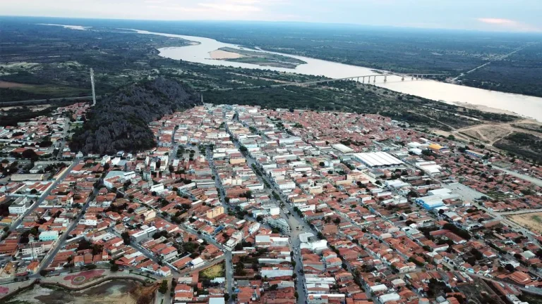 Concursos da Prefeitura de Bom Jesus da Lapa abriram inscrições para quase 1,2 mil vagas