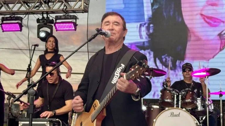 Show de Amado Batista encerrou Arraiá da Conquista no domingo