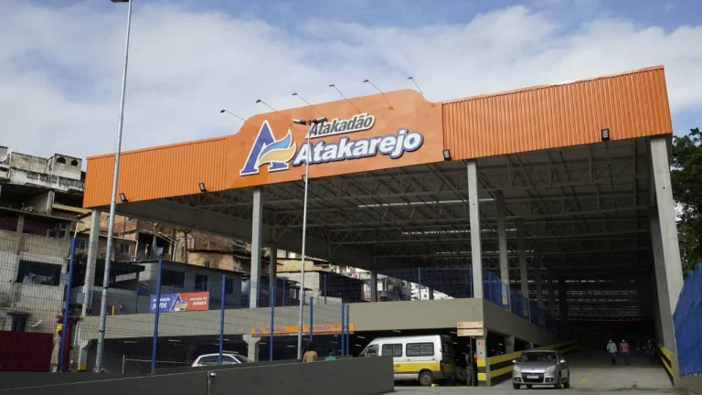 Atakarejo abriu novas vagas de emprego em Feira de Santana, Salvador, Vitória da Conquista e outras cidades