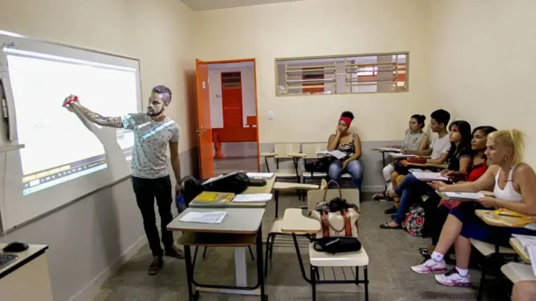 Pagamentos de novos beneficiários do Programa Pé-de-Meia começam nesta segunda-feira