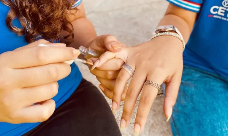 Estudantes baianas criaram esmalte para unhas a base de ingredientes naturais