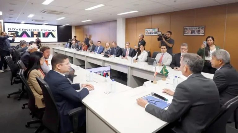 Governador e ministro assinaram termo de compromisso para construção de novas barragens na Bahia