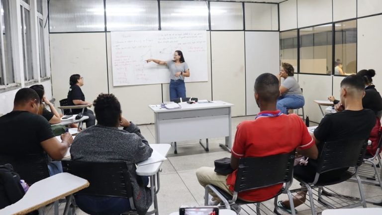 Ifba tem primeira professora surda lecionando no Campus Salvador