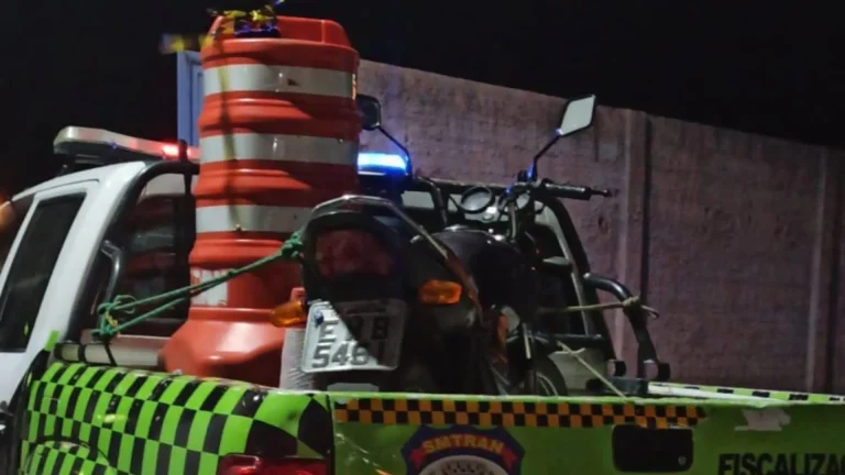 Motocicleta foi apreendida após condutor ser flagrado em manobras perigosas e fugir de abordagem em Guanambi