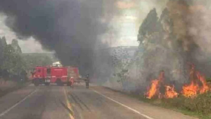 Incendio caminhão carne br-116 vitória da conquista