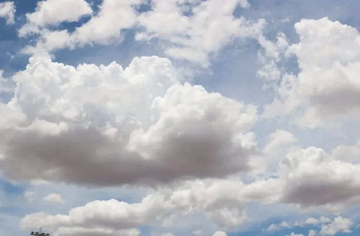 Previsão do tempo céu nuvens