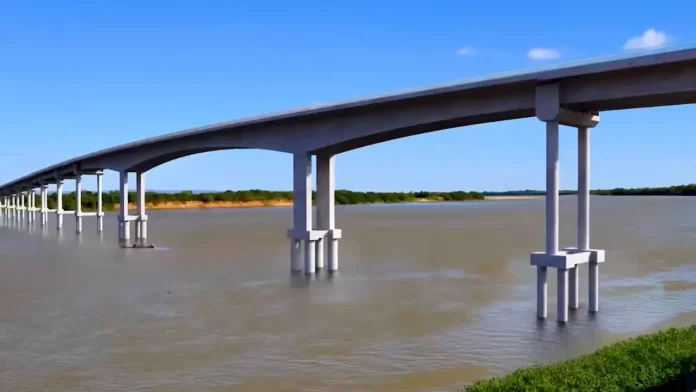 Ponte Sobre o Rio São Francisco Norte de Minas Gerais