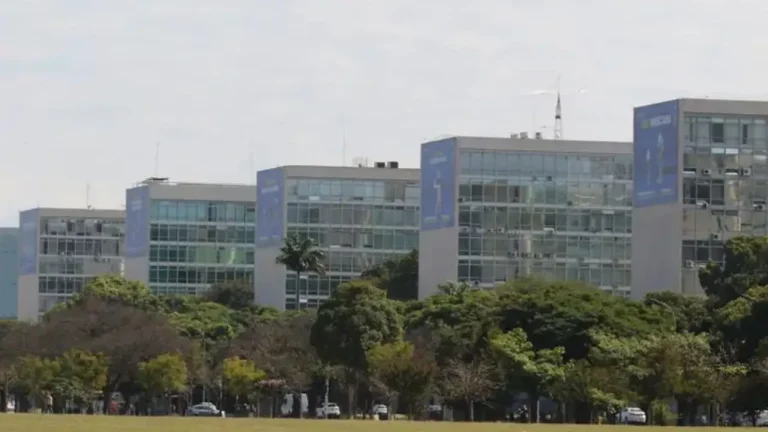 Governo divulgou calendário de feriados e pontos facultativos de 2025
