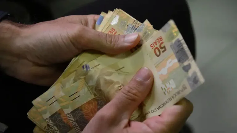 Prazo para saque do abono salarial termina nesta sexta-feira