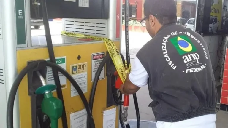 Fiscalização interditou postos por venda de gasolina adulterada em duas cidades da Bahia