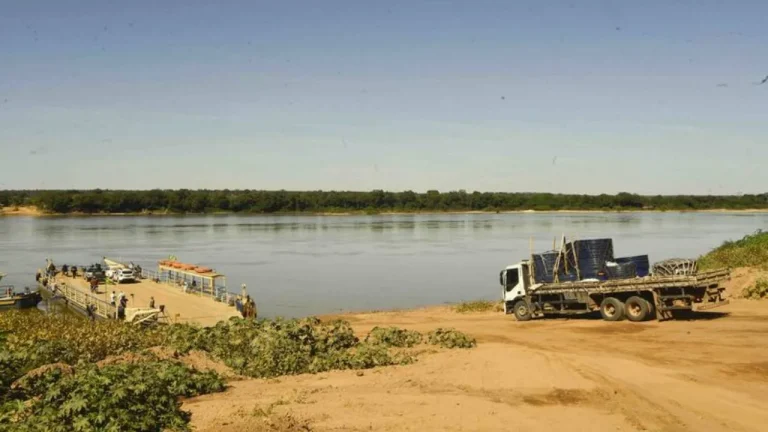 Ponte sobre o rio são francisco norte de minas
