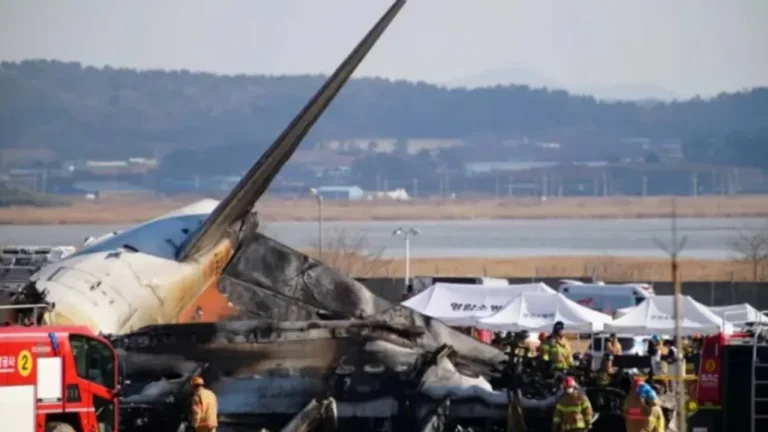 Avião sai da pista, explode e deixa 179 mortos na Coreia do Sul