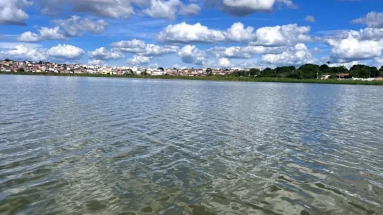 Luzes de Natal na Lagoa das Bateias serão acesas nesta sexta-feira em Vitória da Conquista