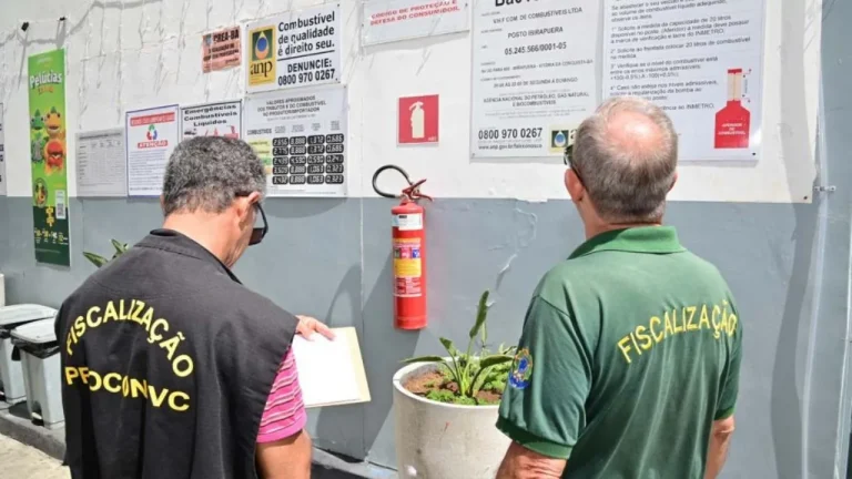 Procon fiscaliza postos de combustíveis em Vitória da Conquista
