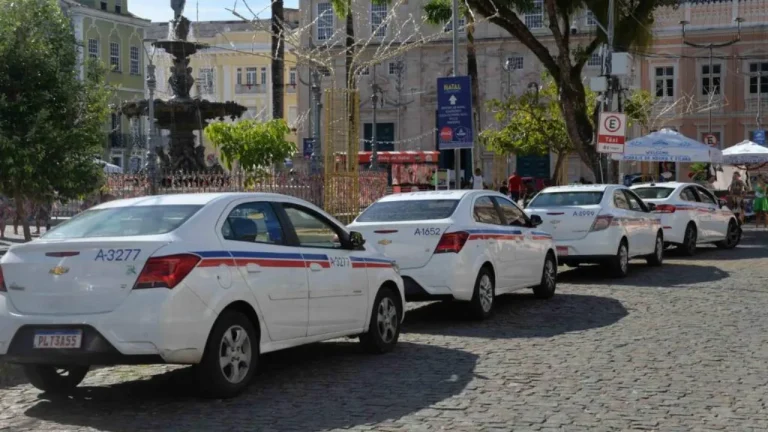 Táxis operam com bandeira 2 durante o mês de dezembro em Salvador