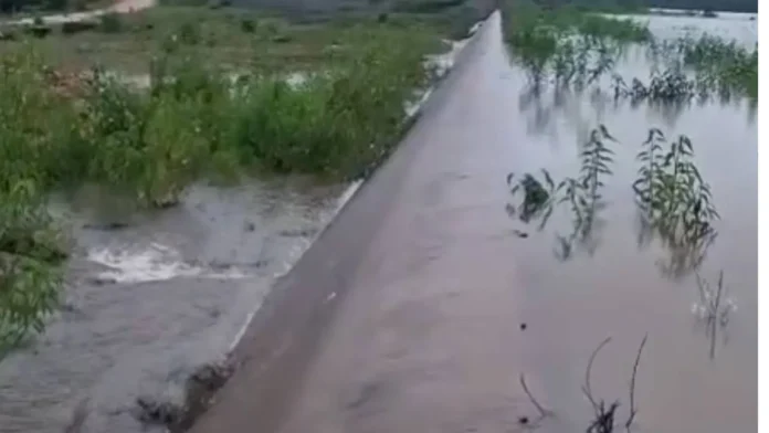 barragem de estreito sangrando