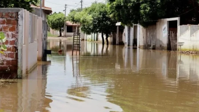 Governo da Bahia mobiliza secretarias para atuar em locais afetados pelas chuvas