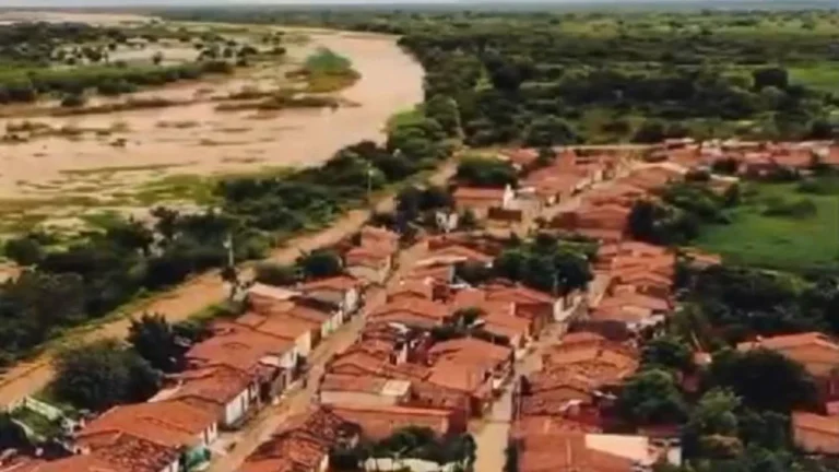 Acumulado de chuva de 300 mm e aumento do nível do Rio São Francisco deixam muitos desalojados em Bom Jesus da Lapa