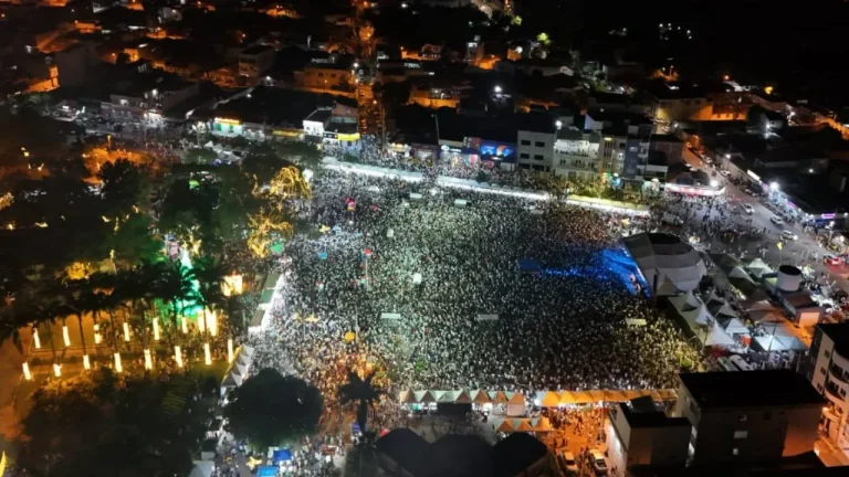 Organização estimou público de 55 mil pessoas na primeira noite do Festival da Virada em Guanambi