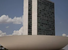 Câmara aprovou projeto que prevê pena para quem divulgar imagens de nudez geradas por IA