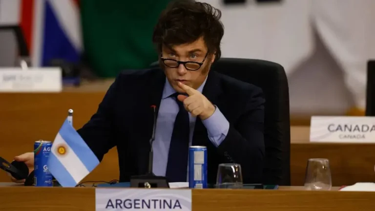 Argentina proíbe cirurgia de gênero e terapia hormonal para menores
