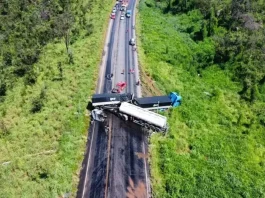 Motorista morreu em acidente entre duas carretas no oeste da Bahia