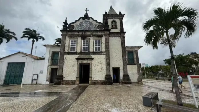 Iphan e Defesa Civil interditaram mais cinco igrejas em Salvador