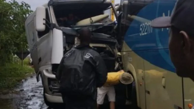 Dois acidentes com ônibus da Novo Horizonte são registrados no sul da Bahia; um dos veículos seguia para Ganambi