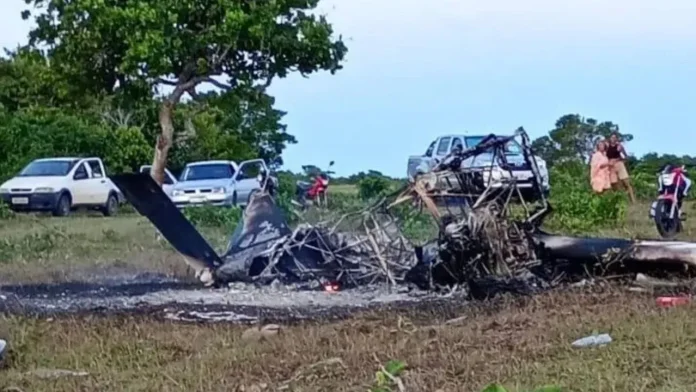 Avião de pequeno porte caiu no Extremo Sul da Bahia