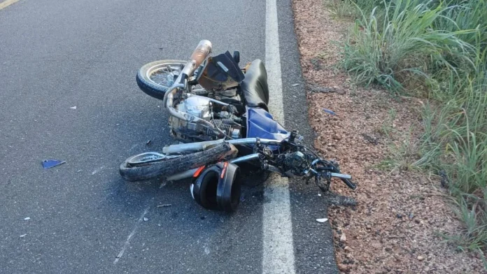 Jovem de 20 anos morreu em acidente entre carro e moto na BR-122 em Caetité