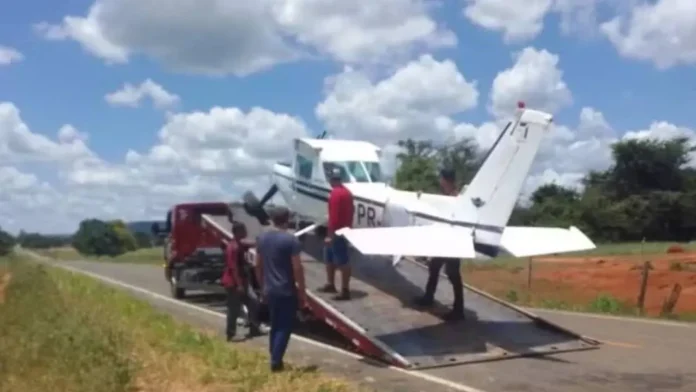 Avião realizou pouso de emergência em rodovia na Bahia