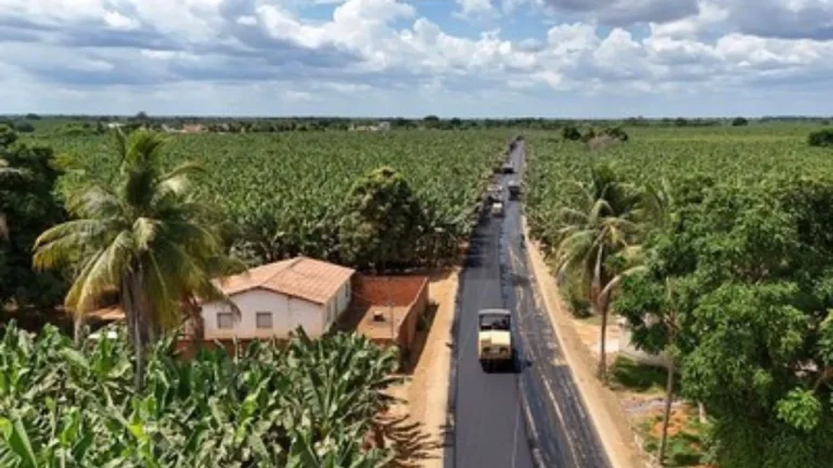 Codevasf está investindo R$ 6 milhões em pavimentação do Projeto Formoso em Bom Jesus da Lapa