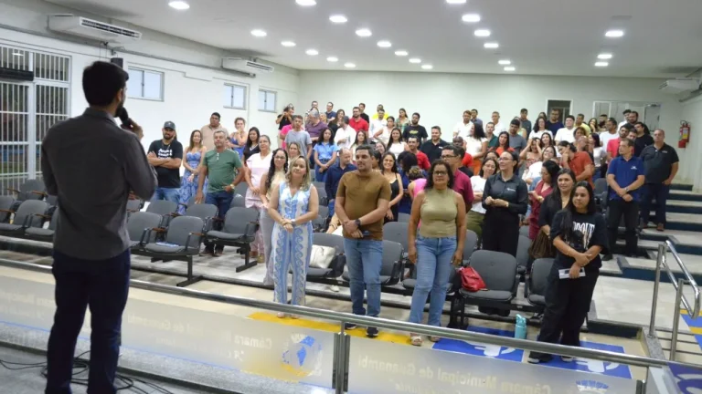 Representantes de 70 empresas que participarão da 4ª Feira de Negócios de Guanambi participaram de reunião com a SDE