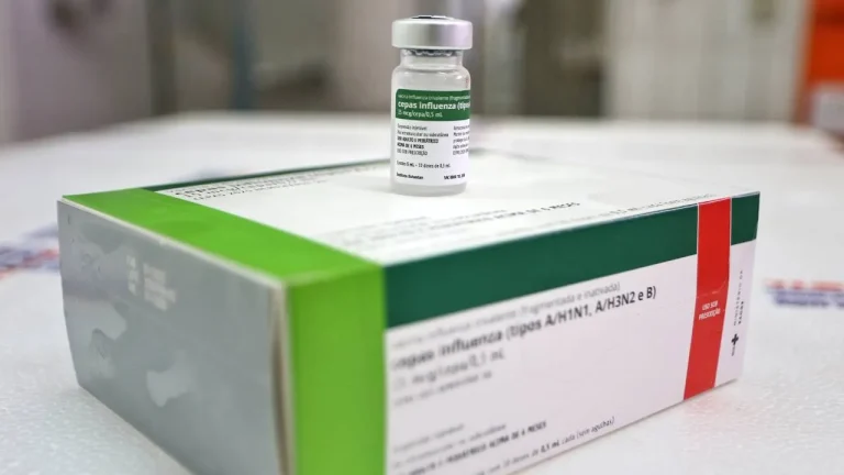 Bahia recebeu e vai distribuir 428 mil doses da vacina contra a gripe