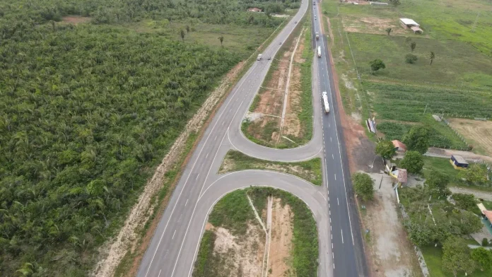 Dnit concluiu implantação de 24 quilômetros da BR-135 entre Cocos e a divisa de Minas Gerais