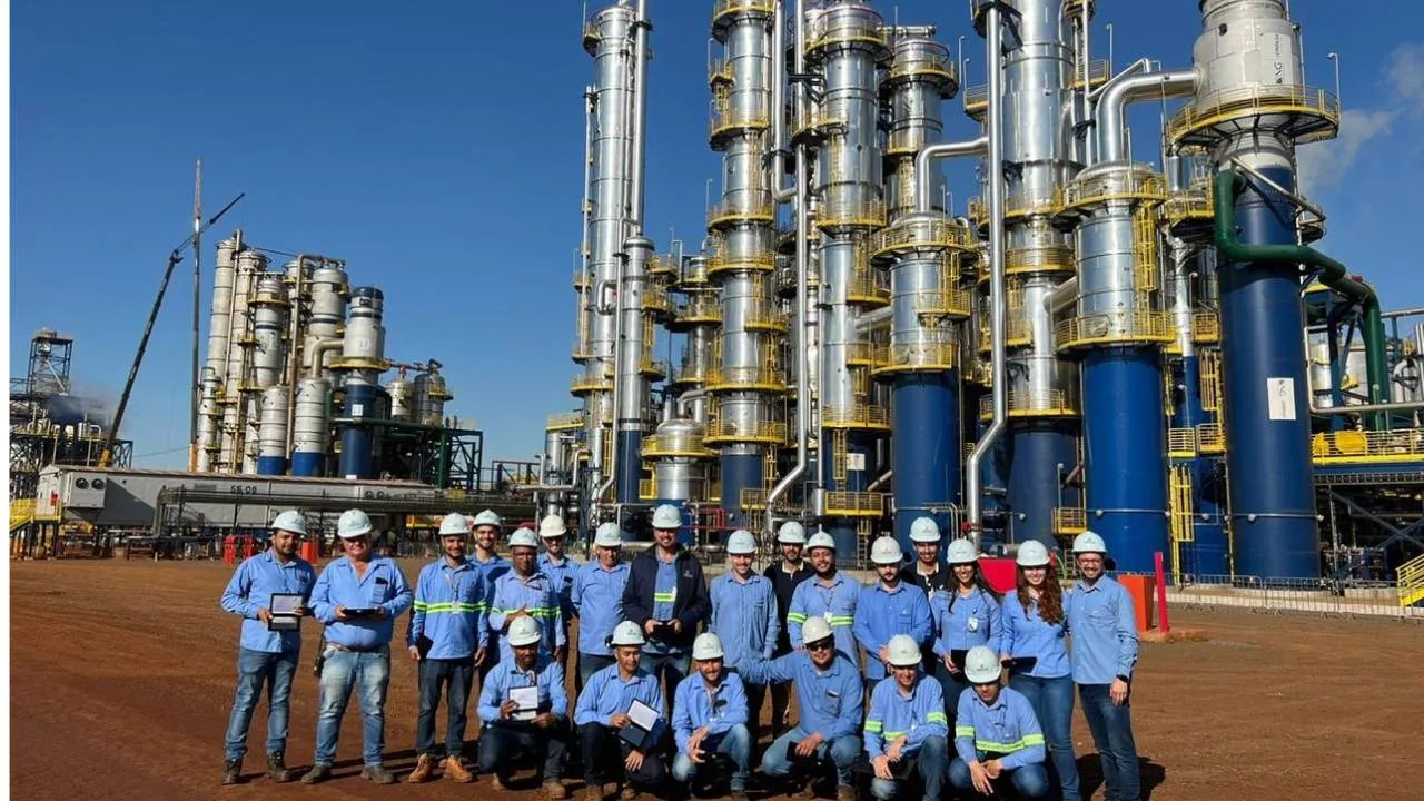 A Inpasa, destaque na indústria de etanol de milho, oferece oportunidades de trabalho em estados como Bahia, Maranhão e São Paulo, com benefícios atrativos. Interessados devem acessar a plataforma Gupy para candidatura.