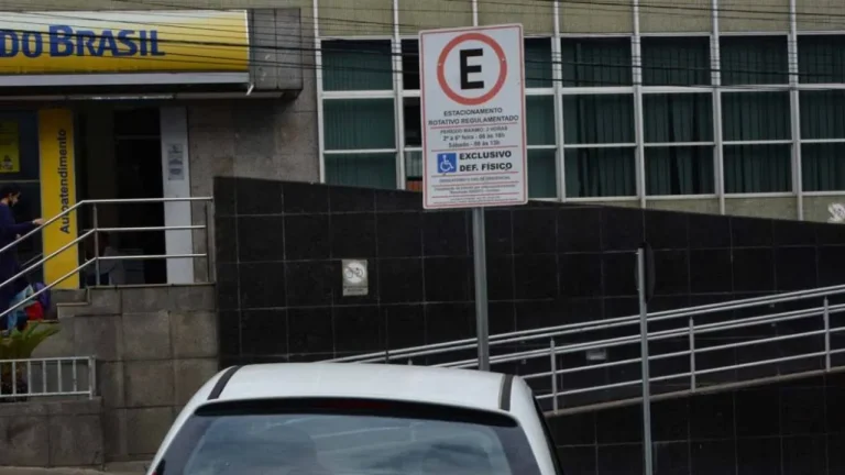 Sistema de emissão de credencial de estacionamento para idosos e pessoas com deficiência passa a ser online em Vitória da Conquista
