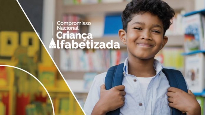 MEC apresenta novos materiais para capacitação em alfabetização e português