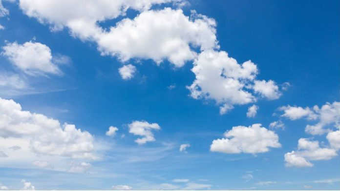 Previsao do tempo céu com nuvens