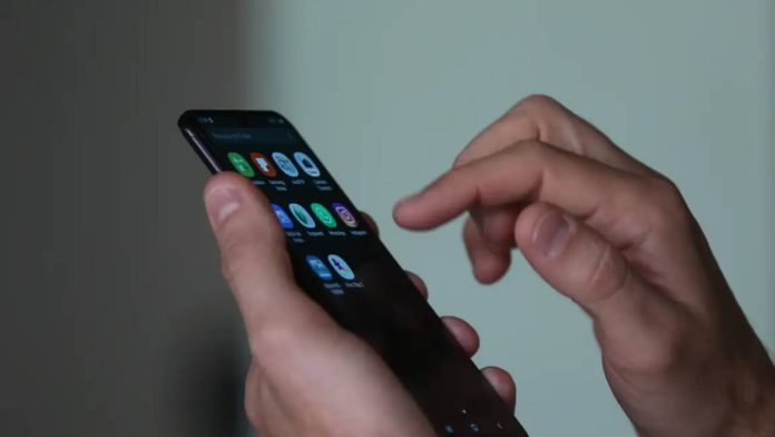 Projeto de lei propõe pena maior para receptação de celulares roubados