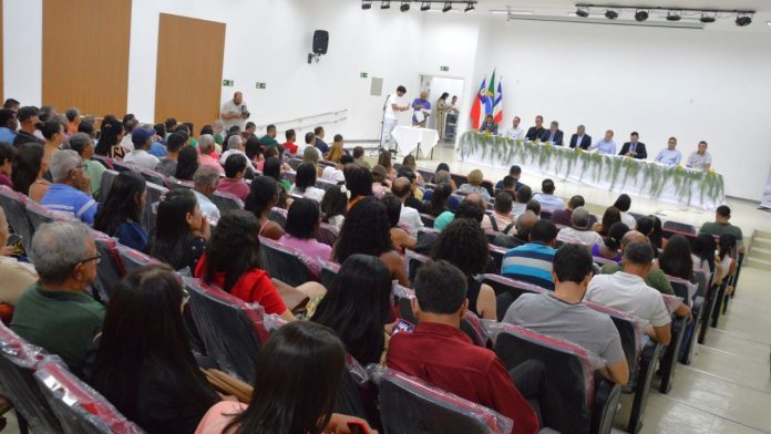 TJ-BA e prefeitura entregaram mais 150 títulos de propriedade para moradores de Guanambi