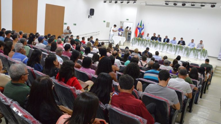 TJ-BA e prefeitura entregaram mais 150 títulos de propriedade para moradores de Guanambi