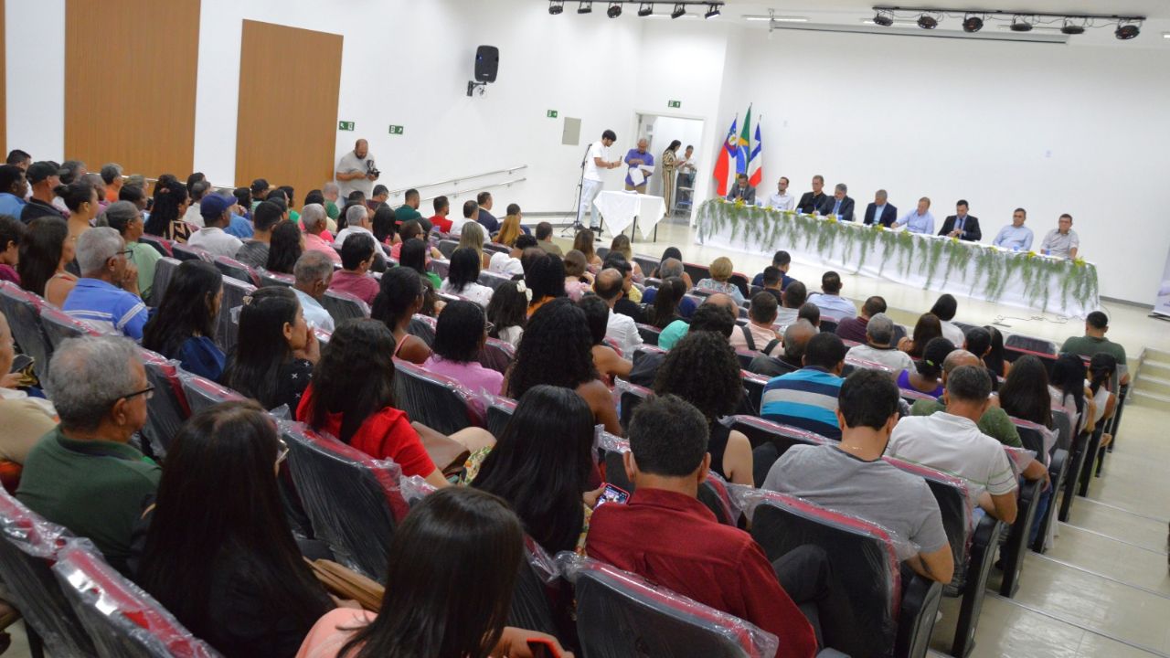 TJ-BA e prefeitura entregaram mais 150 títulos de propriedade para moradores de Guanambi