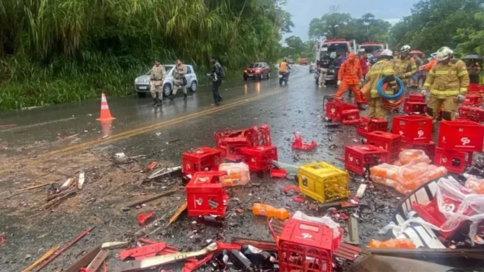 Três pessoas morreram em acidente na BR-415 no Sul da Bahia