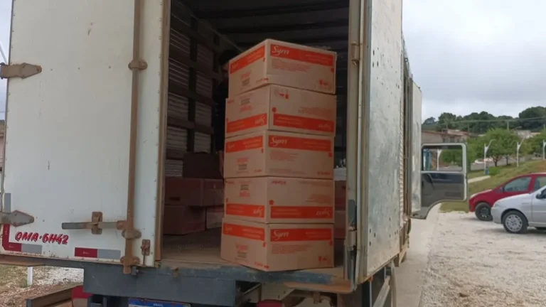 Vitória da Conquista inicia entrega de absorventes nas escolas para alunas em idade menstrual