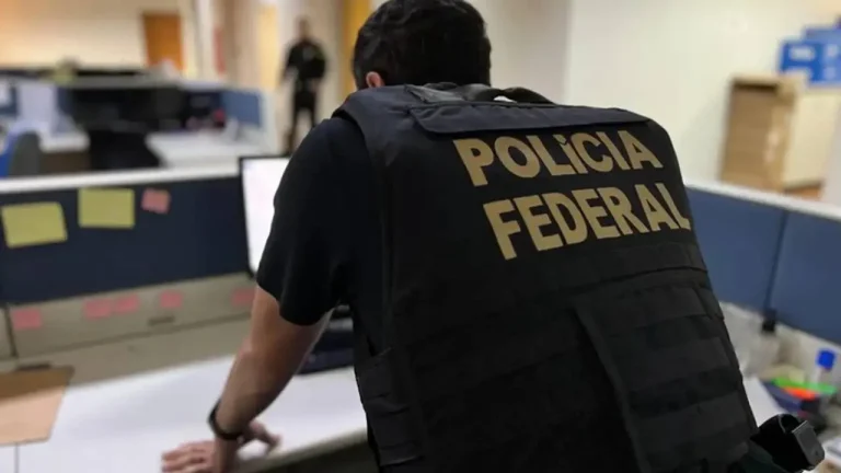 Operação da PF contra desvios de dinheiro público destinado à saúde cumpriu mandados em Vitória da Conquista