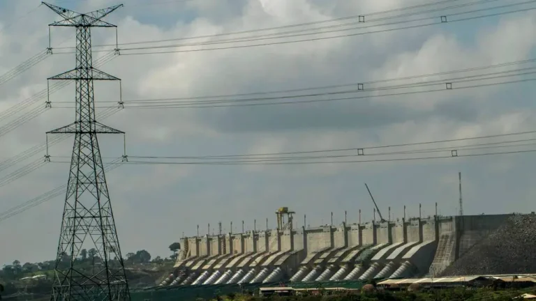 Bandeira tarifária de energia muda para amarela em maio