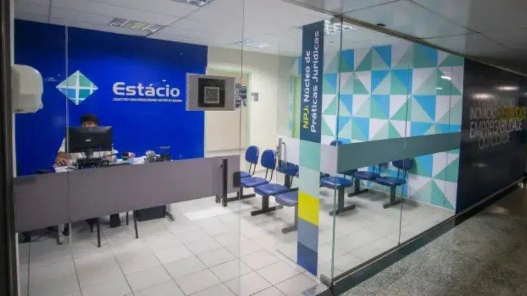 Estácio oferece vagas de emprego em diversas áreas e locais, com benefícios atrativos e atenção à diversidade.